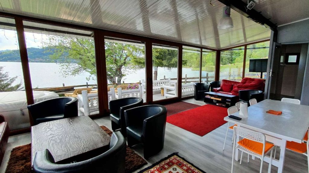 Традиционное размещение в хижине