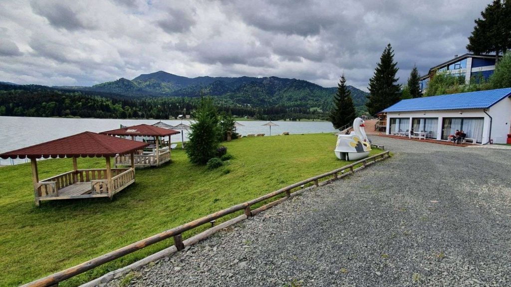 Unterkunft in einer Hütte mit Privatstrand