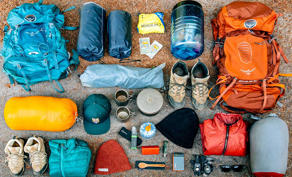 camping, locuri de campare cu cortul la munte, camping cu cortul, camping la munte, echipament camping, camping corturi munte, locuri de campare, camping cu rulota, camping cu copii, echipament camping si drumetii